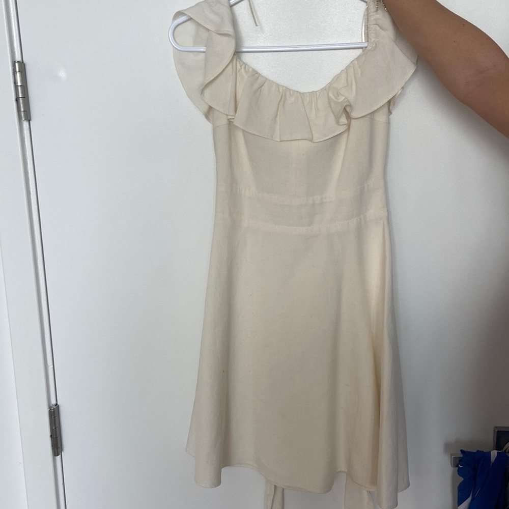 Off the shoulders cream Zara dress